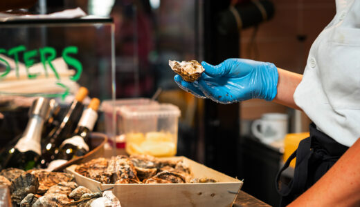 A recent lawsuit filed against Leo’s Oyster Bar in San Francisco highlights wage practices that many restaurant workers might find familiar due to their own experiences but may not realize are illegal under California law.